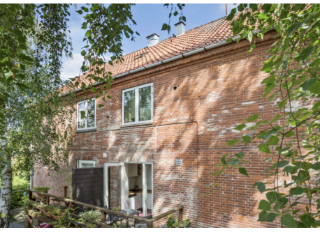 The house seen form the back - my balcony is here.