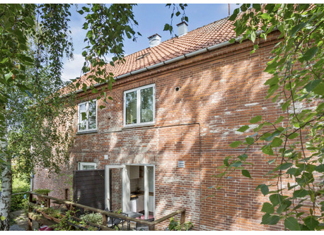 The house seen form the back - my balcony is here.