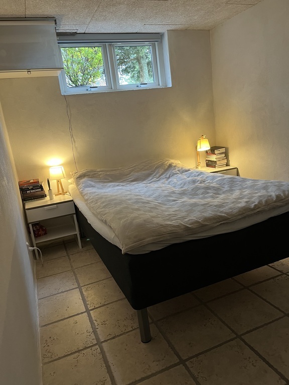 Guest room basement (140 cm bed)