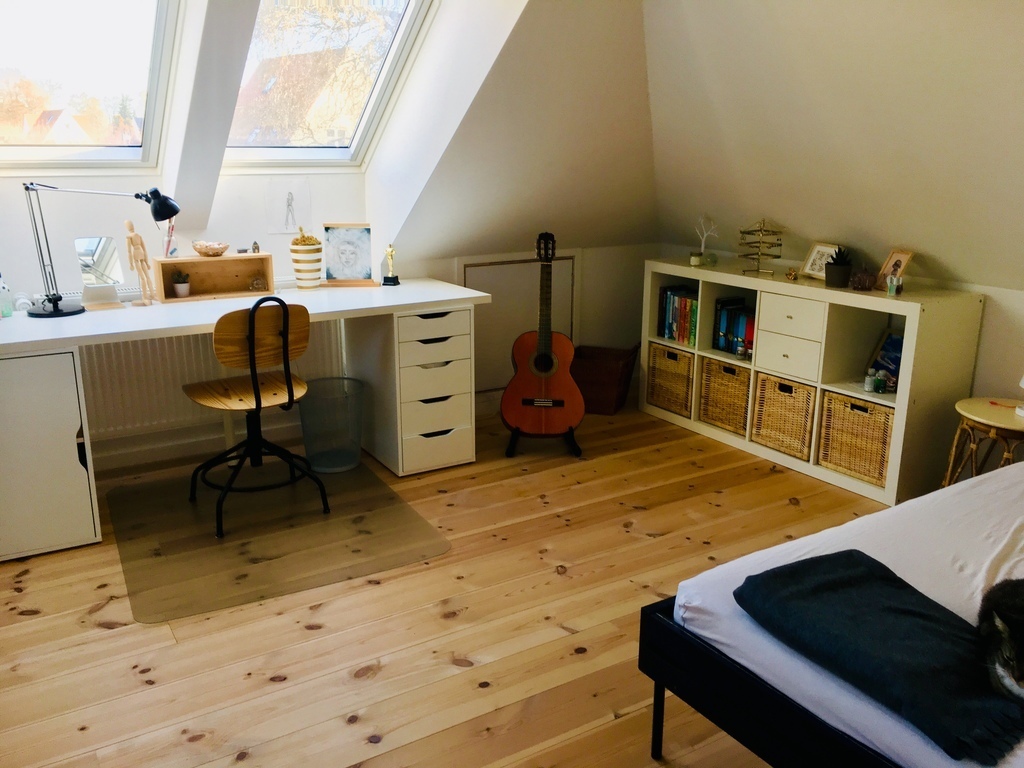 Girls room 1st floor (90 cm bed)