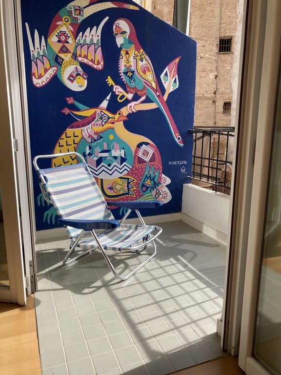 Nice terrace at the rear, with a painting of Disneylexia, famous street art artist 