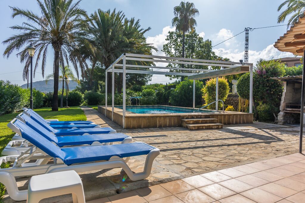 Pool and Barbeque Area