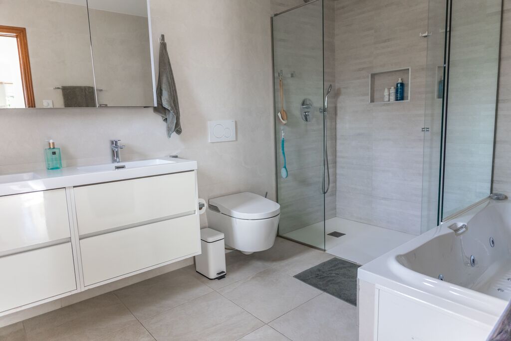 En Suite Bathroom of Master Bedroom