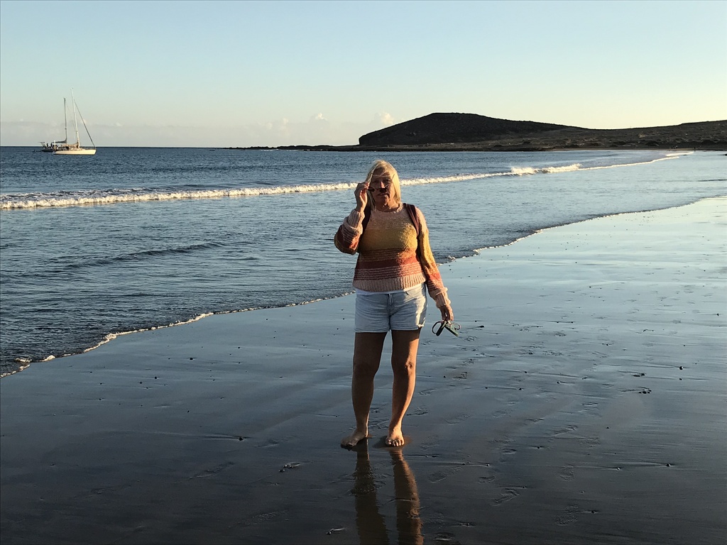 Susanne on the beach in El Médano. In the background "Montana roja" - the red mountain.