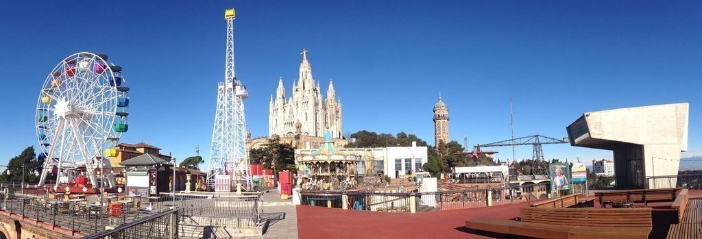 Tibidavo amusement park in Barcelona (22 minuts by car) / Parque de atracciones Tibidavo (22 minutos en coche)