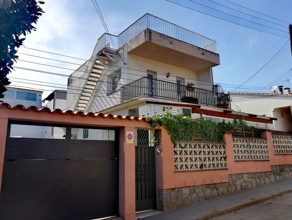 Casa independiente con parking privado / Independent house with private park