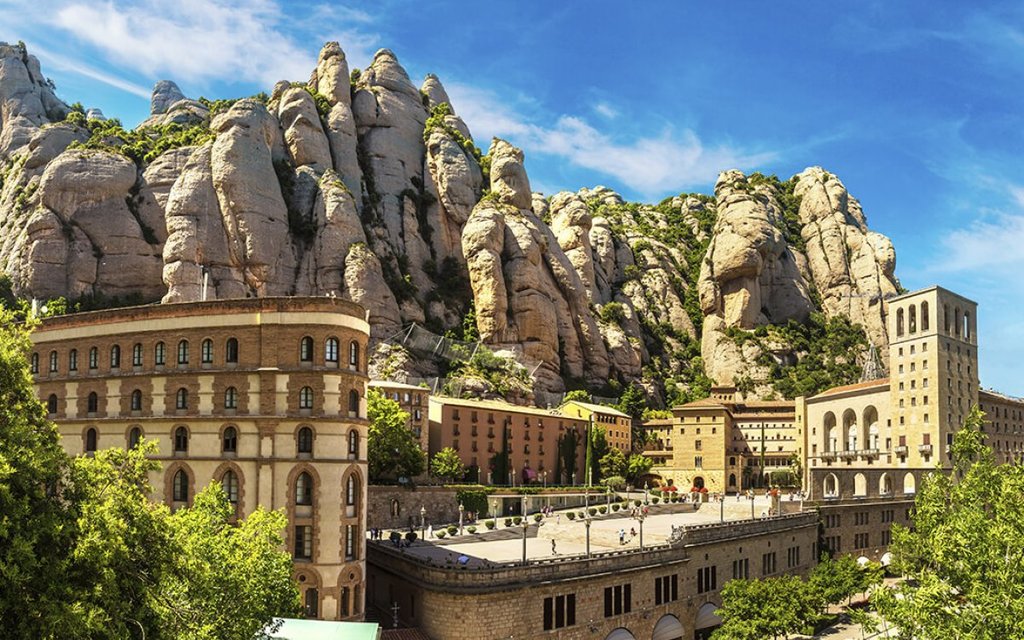 Montserrat, Barcelona (50 minuts by car) / Montserrat (a 50 minutos en coche)