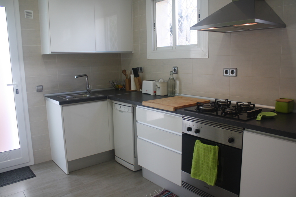 Kitchen / Cocina  (Downstairs)