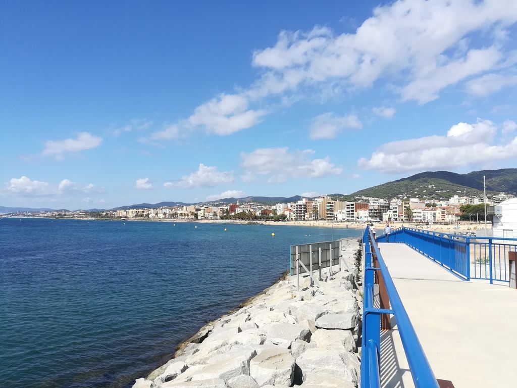 Premià de Mar port and beach / Puerto y playa de Premiá de Mar