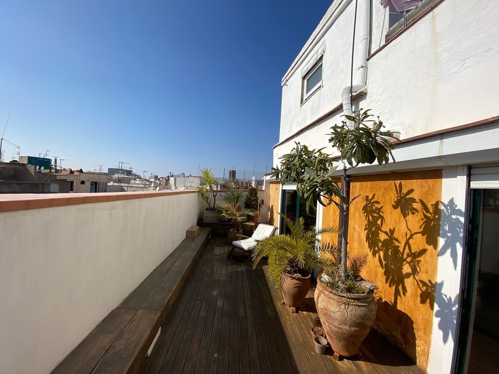 (Upstairs) Terrace, with eating table and shower - 2/2