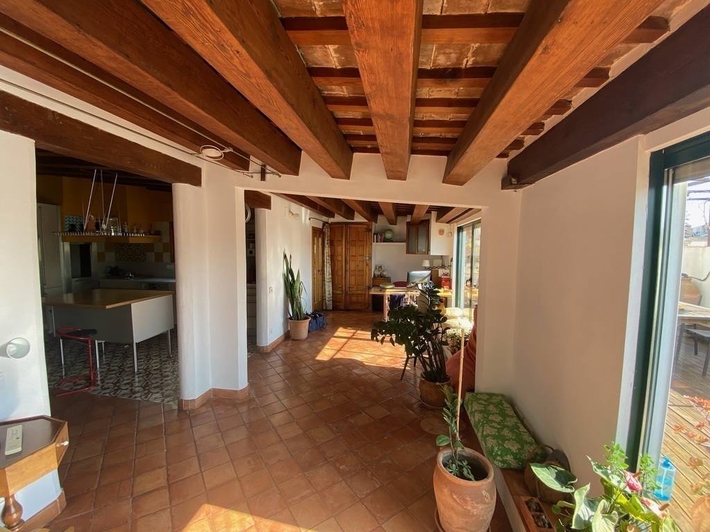 (Upstairs) Living room / working area - 2/2