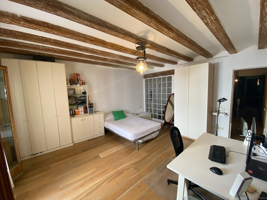 (Dowstairs) Bedroom 2, with balcony and working space - 3/3