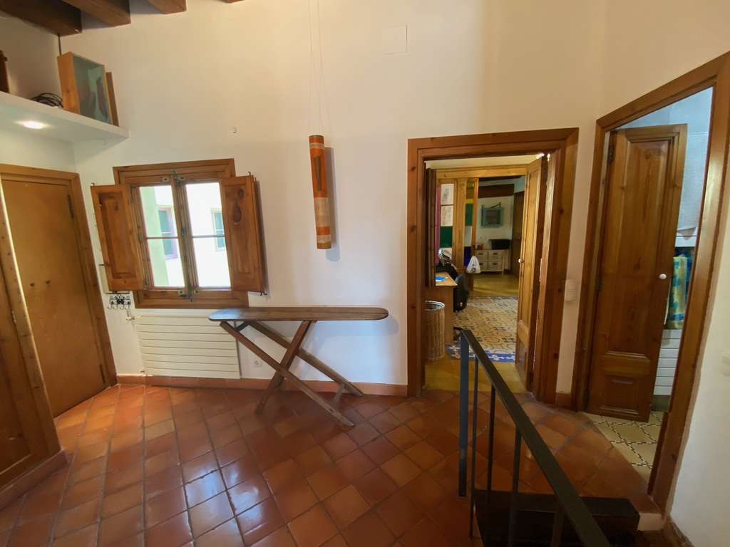 (Upstairs) Entrance hall, with access to Kitchen, Bedroom 2, Bathroom 1 and downstairs - 3/3