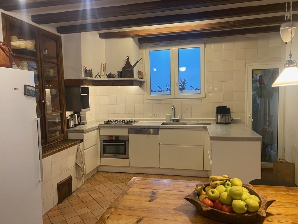 (Downstairs) Kitchen - 3/6