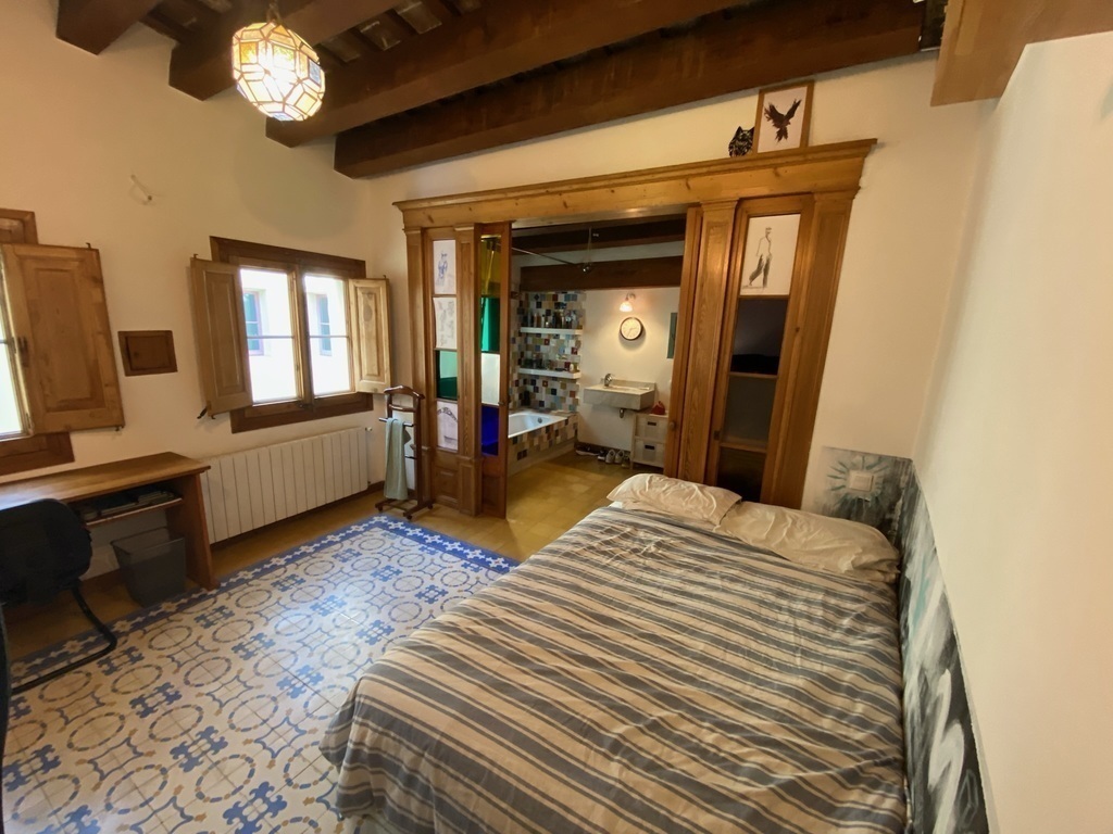 (Upstairs) Bedroom 2, with en-suite Bathroom 2 - 2/4