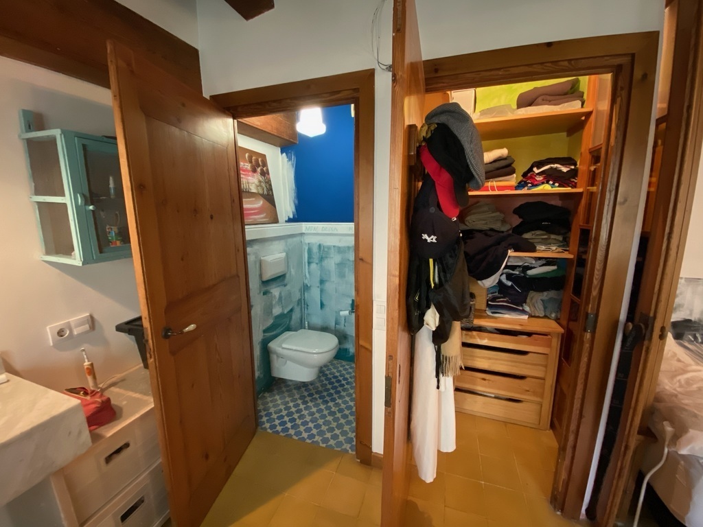 (Upstairs) Bedroom 2, with en-suite Bathroom 2 - 3/4