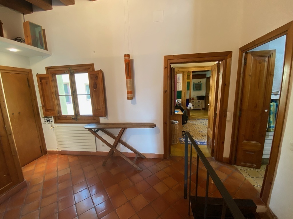 (Upstairs) Entrance hall, with access to Kitchen, Bedroom 2, Bathroom 1 and downstairs - 3/3