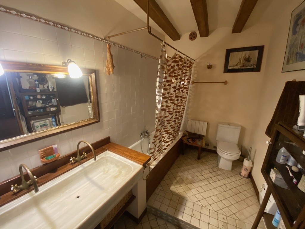 (Downstairs) Bathroom 1, with shower/bath tub - 1/1