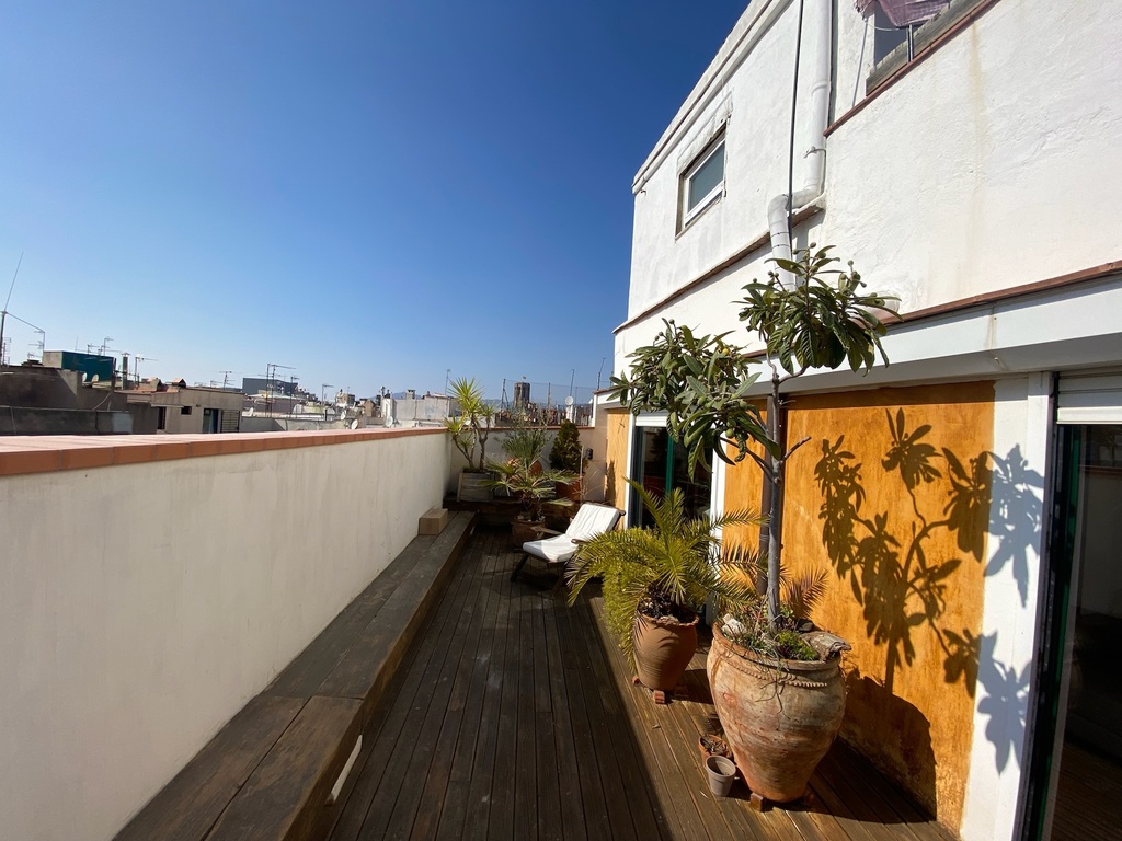 (Upstairs) Terrace, with eating table and shower - 2/2