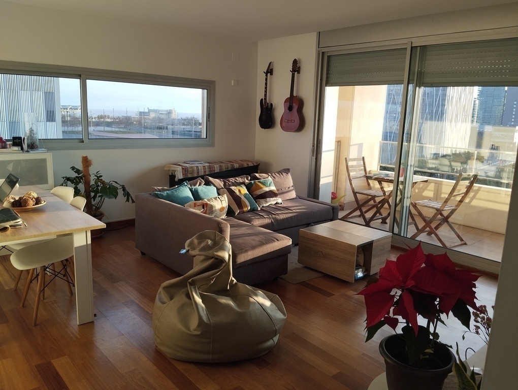 Living room sunny and seaviews!