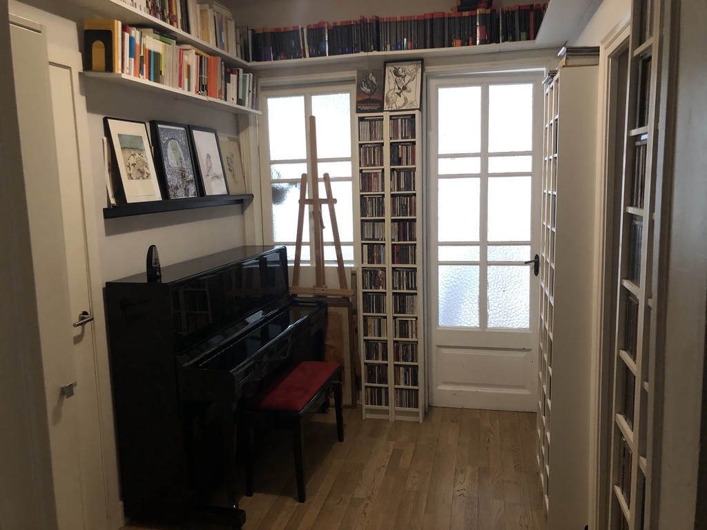 Anyone wants to play piano?