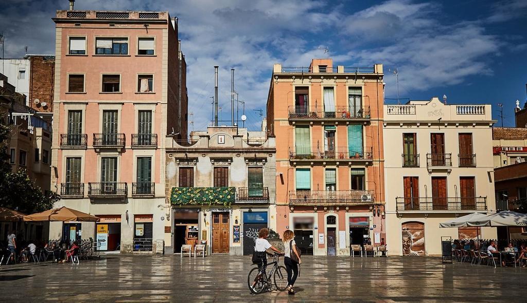 One of many lovely squares in Gràcia. Most of them, 5-7 minutes walking from home