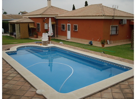 Private swimming pool.More pictures available if you visit our list from Intervac