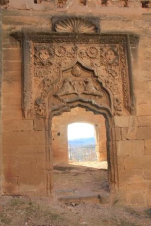 Entrada de la sala capitular del castillo de Maella