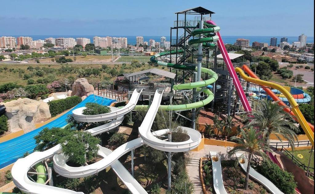 Aquarama Water Park (56 minutes from Valencia)
