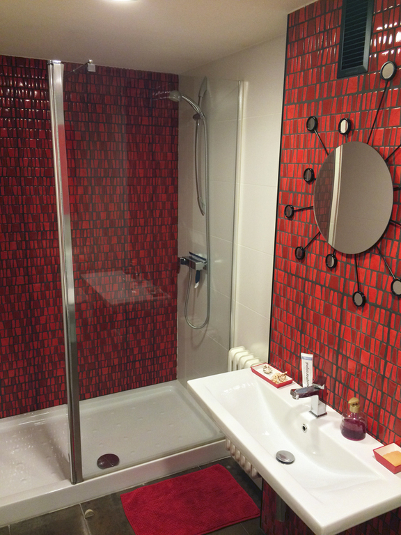 One bathroom / Un baño