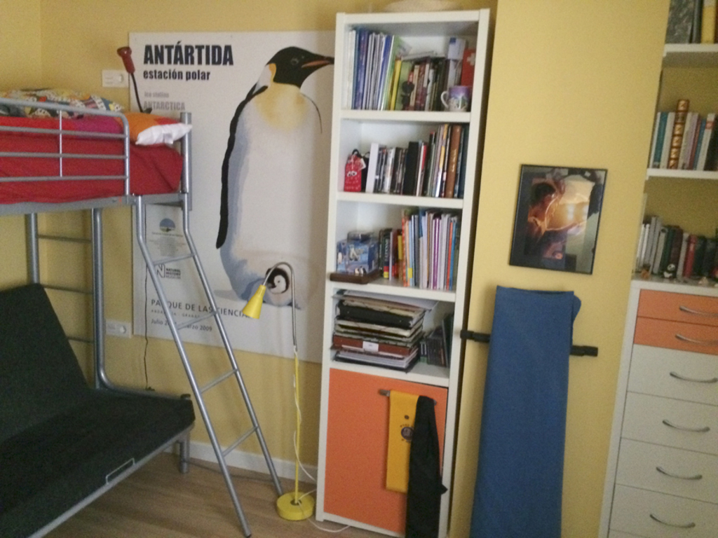 Pablo's bedroom /Dormitorio de Pablo