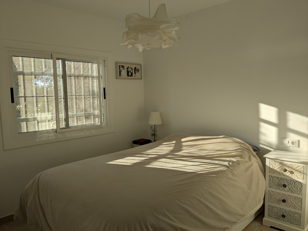 double bed bedroom (window to garden)