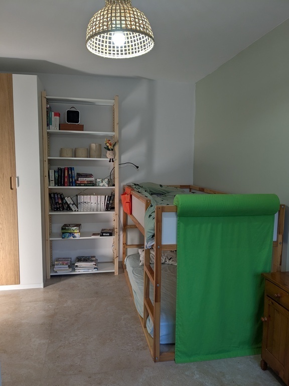 bunk bedroom (closet & bookshelf)