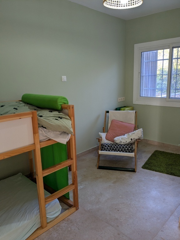 bunk bedroom (window to terrace)