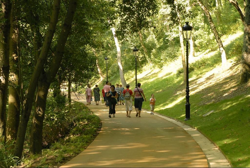 Cristina Enea park (5 min walking)