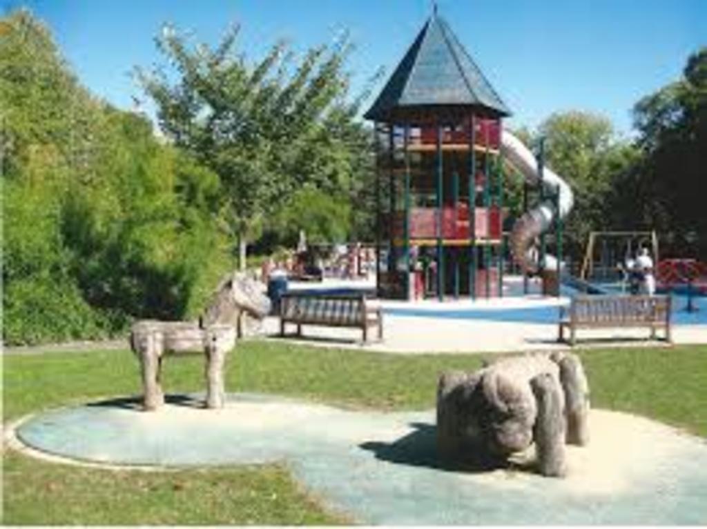 playground 10minutes walking