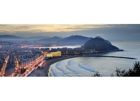 Donosti-San Sebastian, sea and mountain.