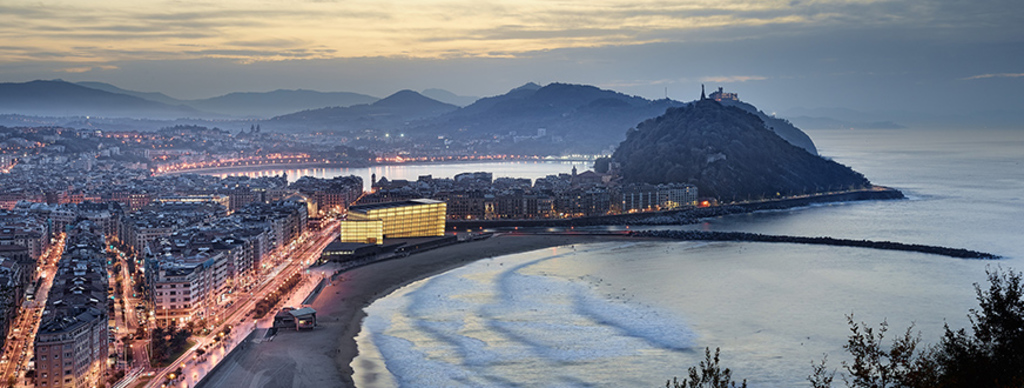 Donosti-San Sebastian, sea and mountain.