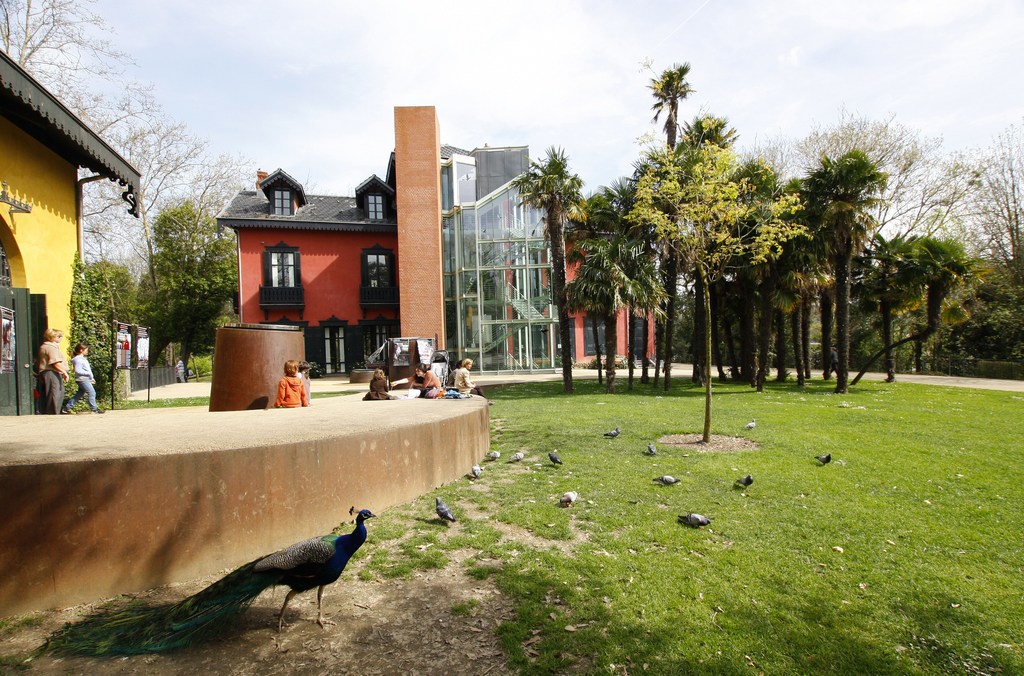 Cristina Enea park (5 min walking)