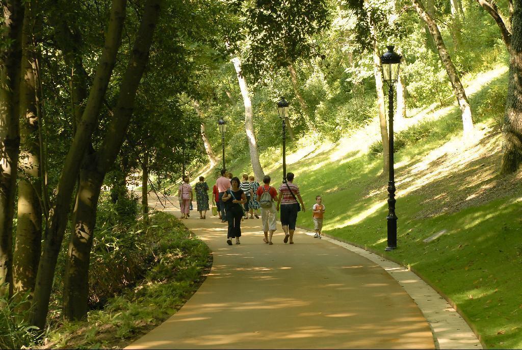 Cristina Enea park (5 min walking)