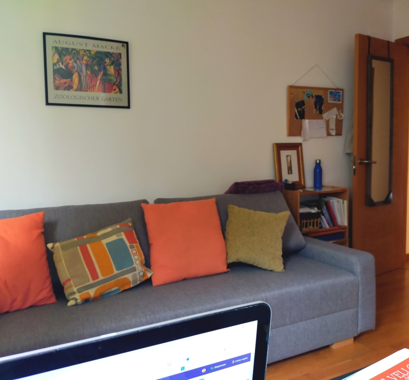 Segundo dormitorio-estudio con sofá-cama doble.