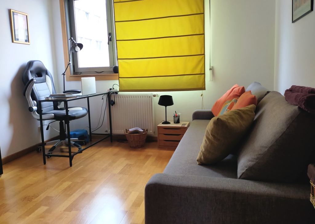 Segundo dormitorio-estudio con sofá-cama doble. 