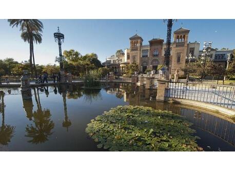 Maria Luisa Park, 5 min walk