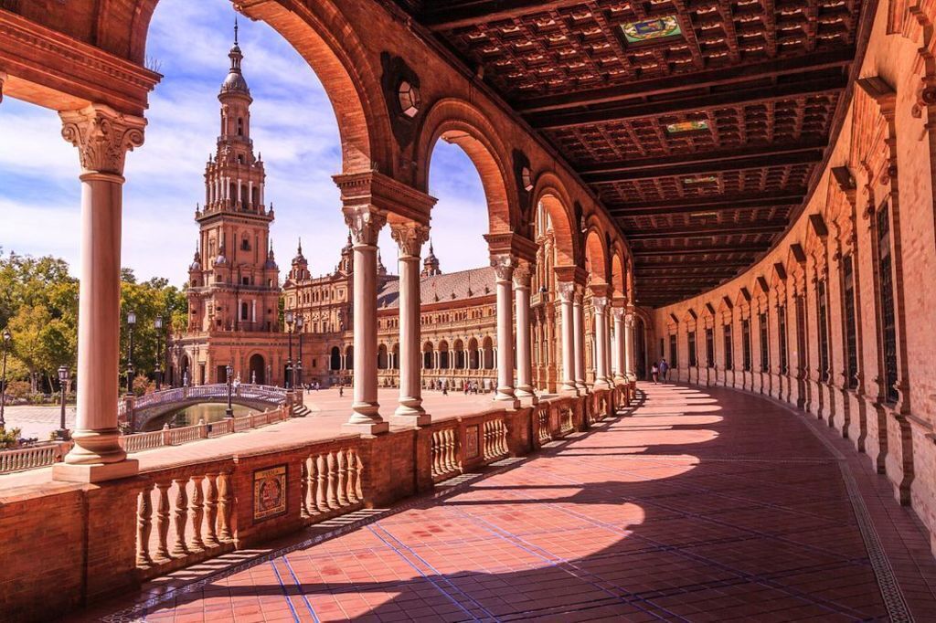 Plaza de España, 5 min walk