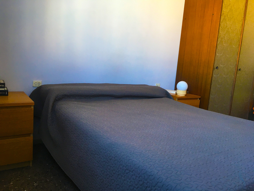 Double bed. Lit pour deux