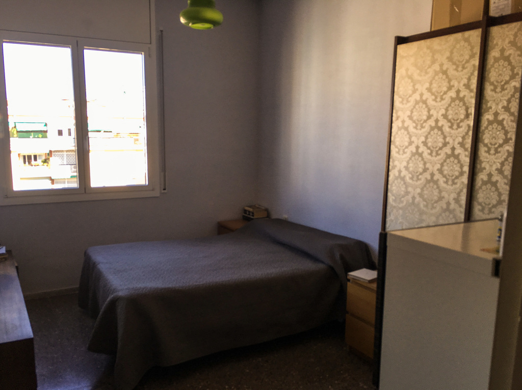 Bedroom with double bed and wardrobe. Chambre