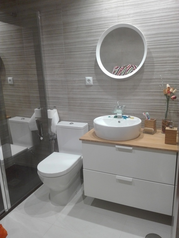 Cuarto de baño con ducha