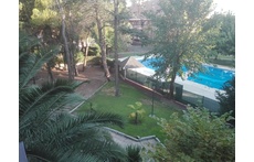 Vista de la piscina desde la casa.