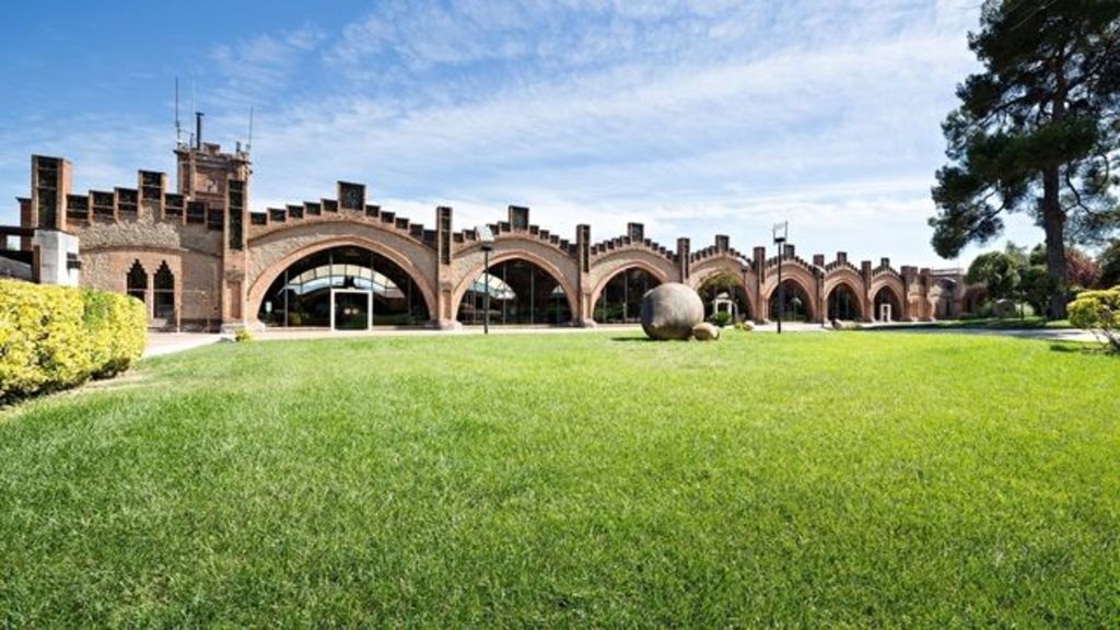 Sant Sadurní, with more than eighty cava cellars; such as the Codorniu Caves, designed by Puig and Cadafalch (Gaudí); 15' by car