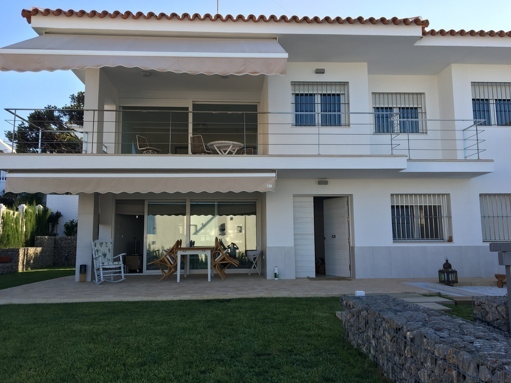2.1) Front view of the beach house